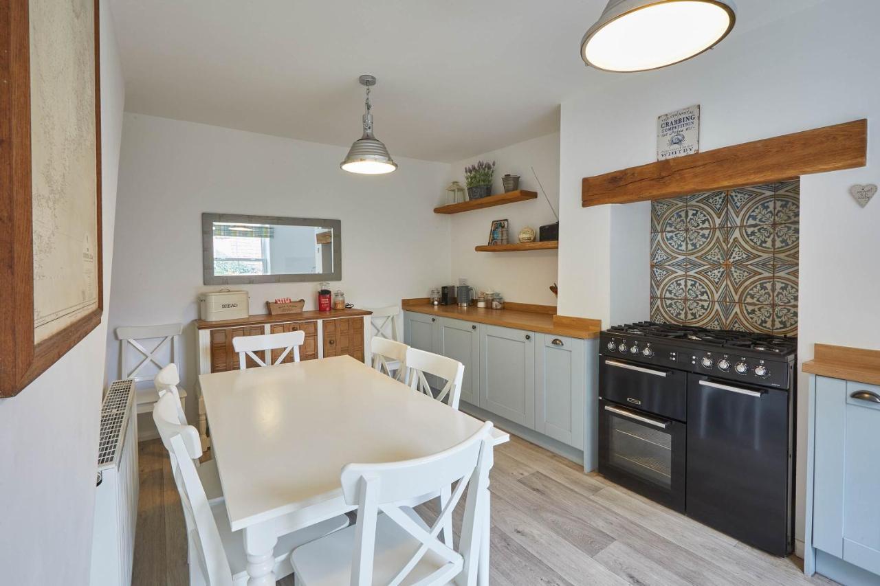 Host & Stay - Adventure House Whitby Ngoại thất bức ảnh