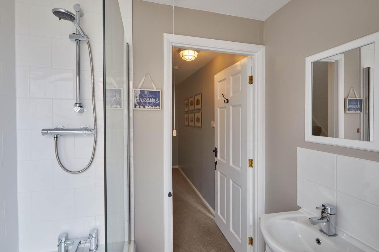 Host & Stay - Adventure House Whitby Ngoại thất bức ảnh